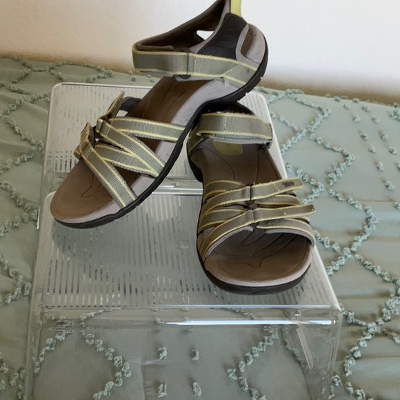 Teva Tierra Sandals - sage and yellow-ish sz 8 - Picture 2 of 9